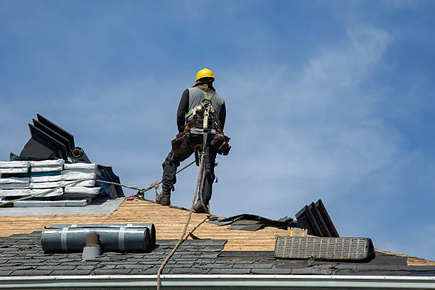 Professional Roofing technician working in Farmington, IL